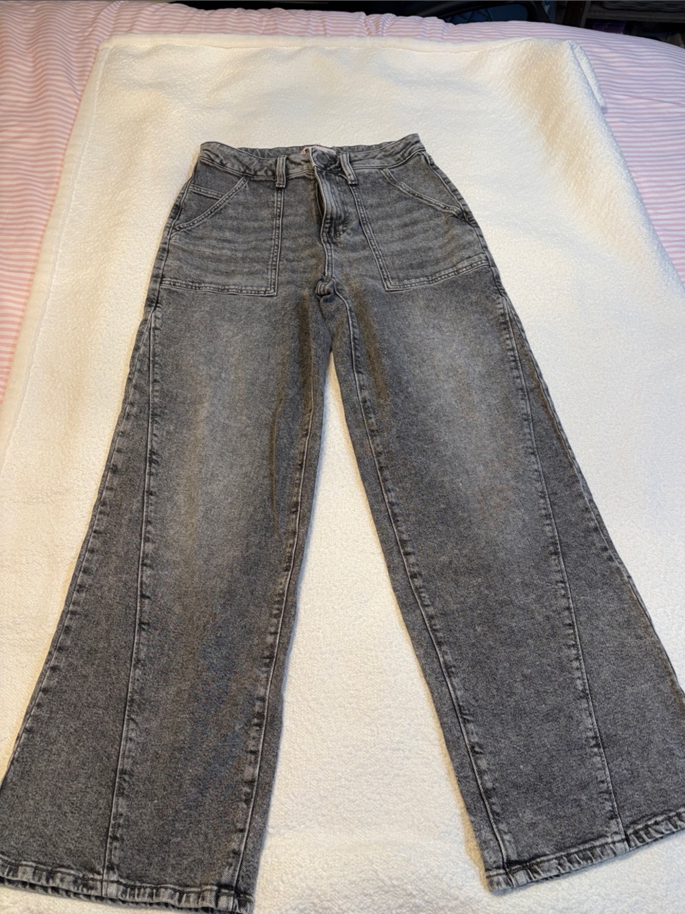 SO High-Rise Wide Leg Jeans in Washed Gray